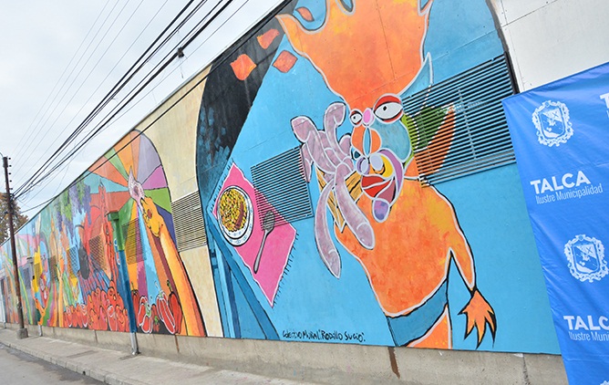 Municipalidad de Talca inauguró nuevo mural para el Mercado Central