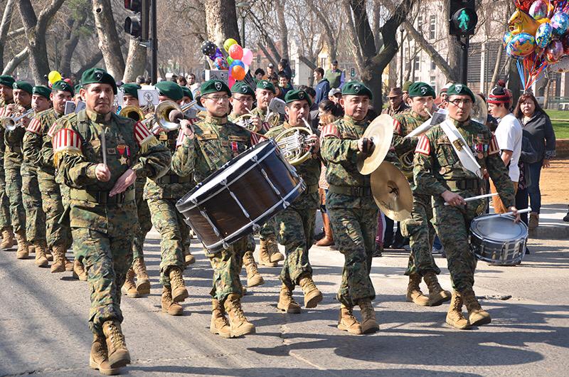 Desfile conmemoró 237 años del natalicio de O´Higgins