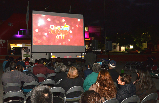 Municipalidad de Talca realizó “Cine Junto a Ti”