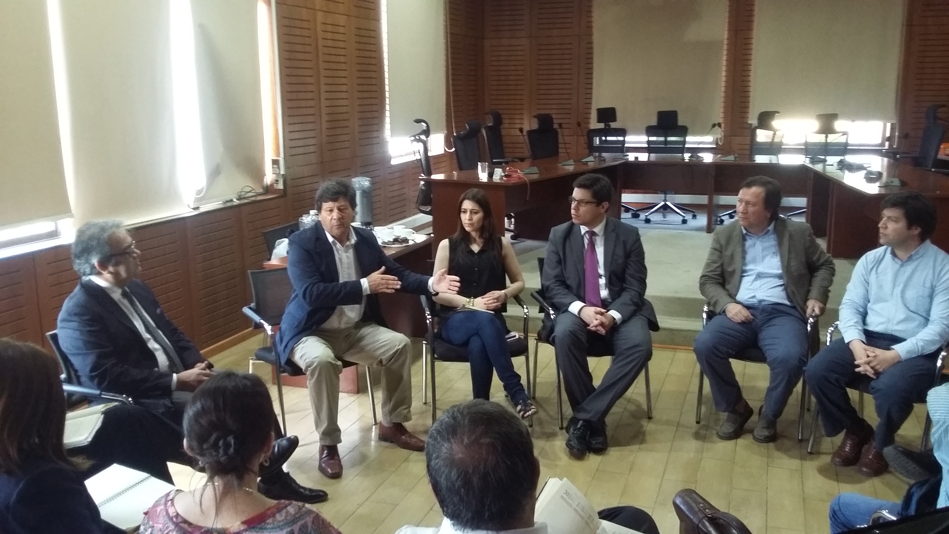 Alcalde Castro se reúne con los representantes de los laboratorios farmacéuticos de Talca