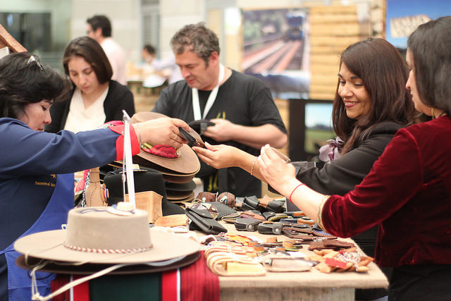 Oficina de Turismo participa de Feria en Santiago
