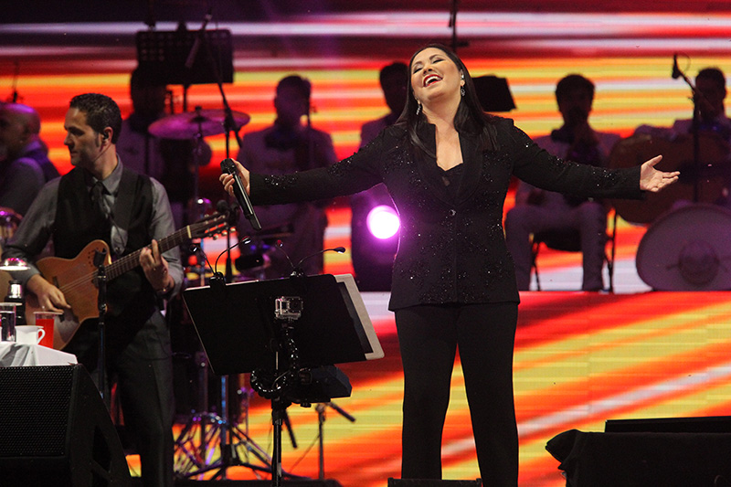 Ana Gabriel abrió primera noche de la Fiesta de la Independencia, la cual fue todo un éxito