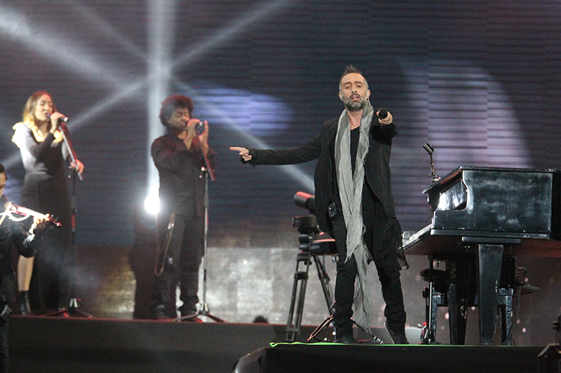 El romanticismo, la irreverencia y el funk se tomaron la última noche de fiesta en Talca