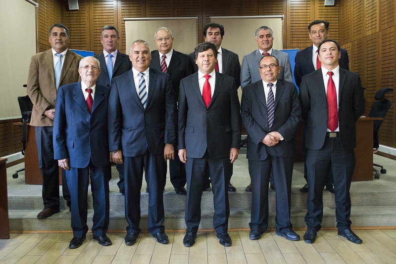 Villagrán y Pellet juran como nuevos concejales por Talca