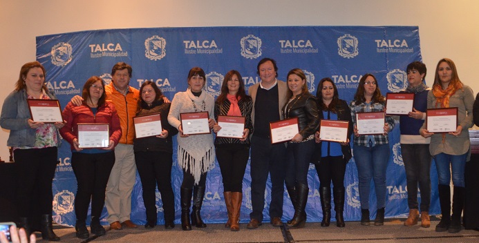 Municipalidad de Talca capacitó a 120 peluqueras de la comuna