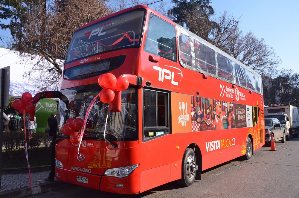 Bus turístico de la Municipalidad de Talca cumple un año de funcionamiento