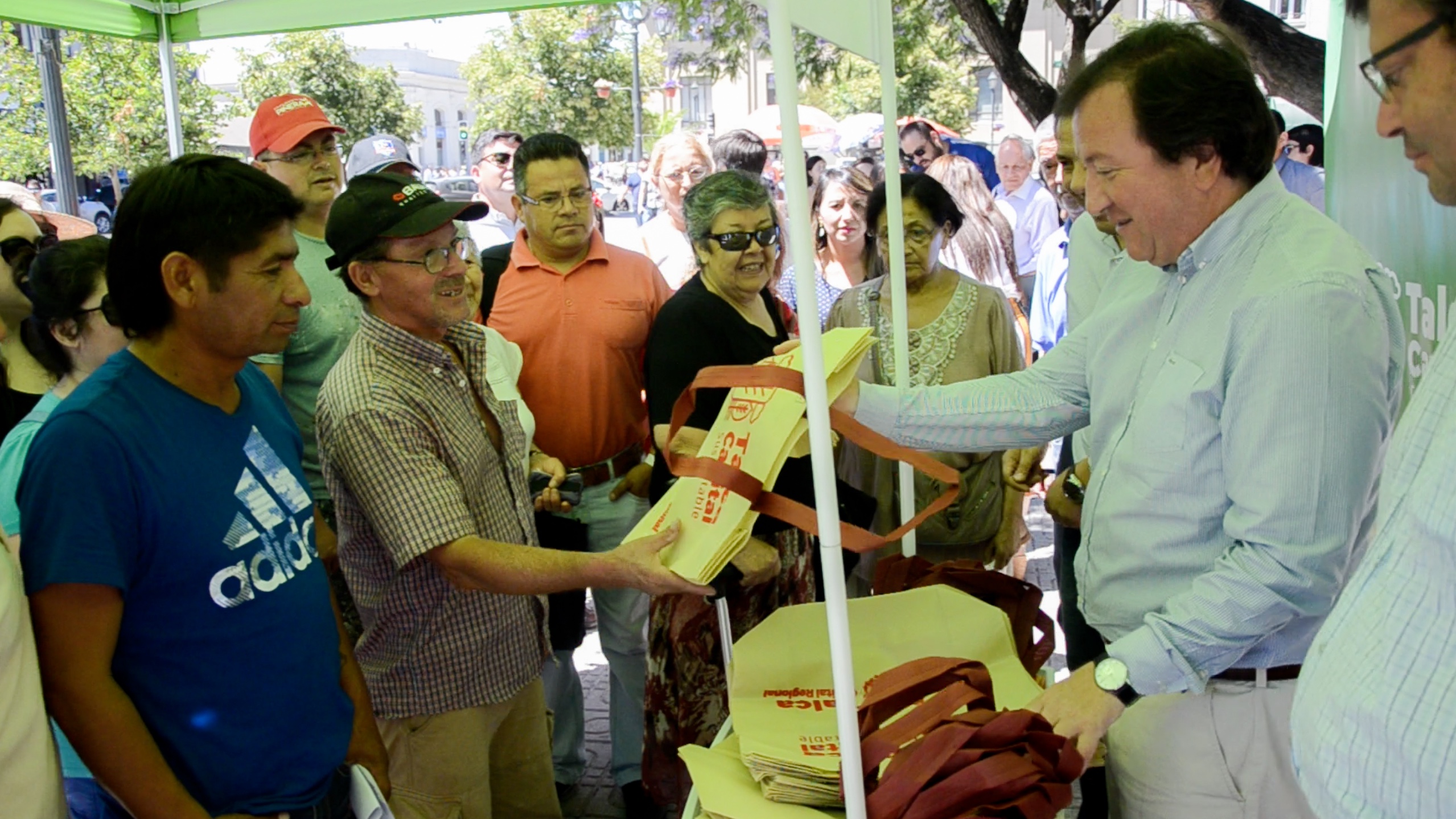 Municipio anuncia segunda etapa de reducción de bolsas plásticas