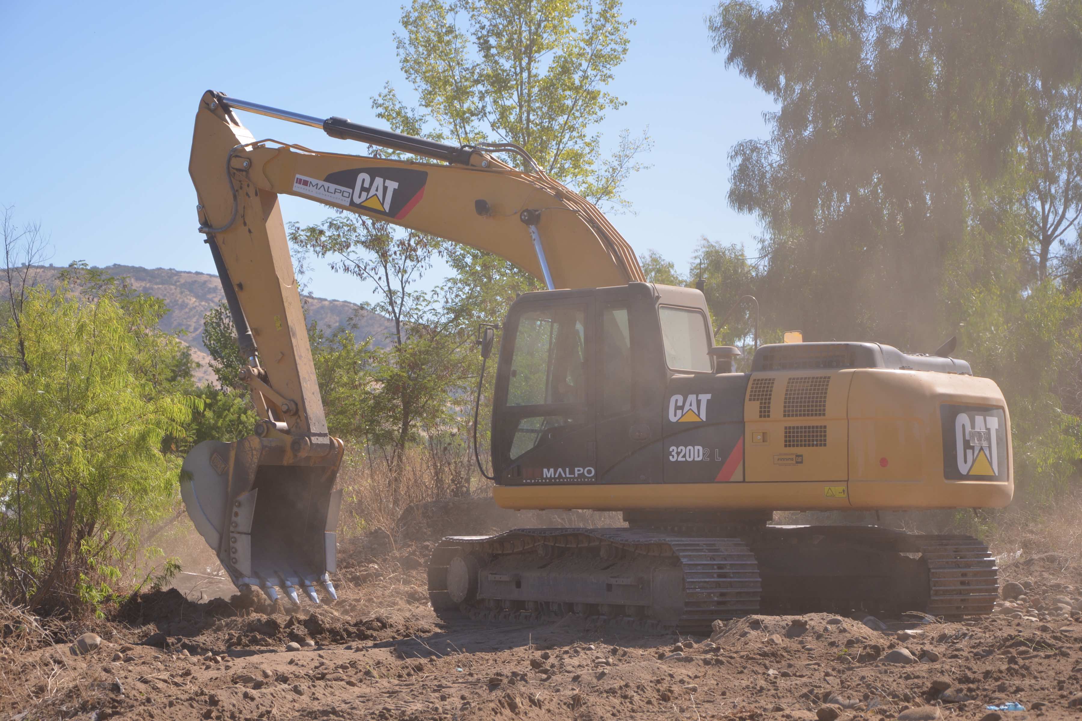 En el Día Mundial del Agua la Municiplidad de Talca realiza limpieza a gran escala de la ribera del Río Claro
