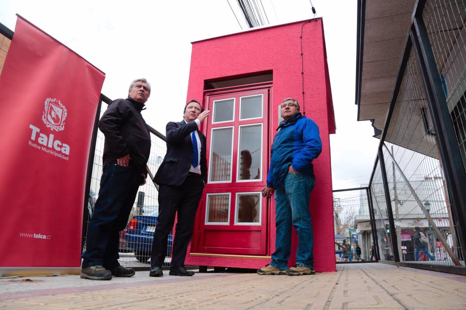 Nuevos kioskos para los suplementeros comienzan a ser instalados en la renovada 1 Sur