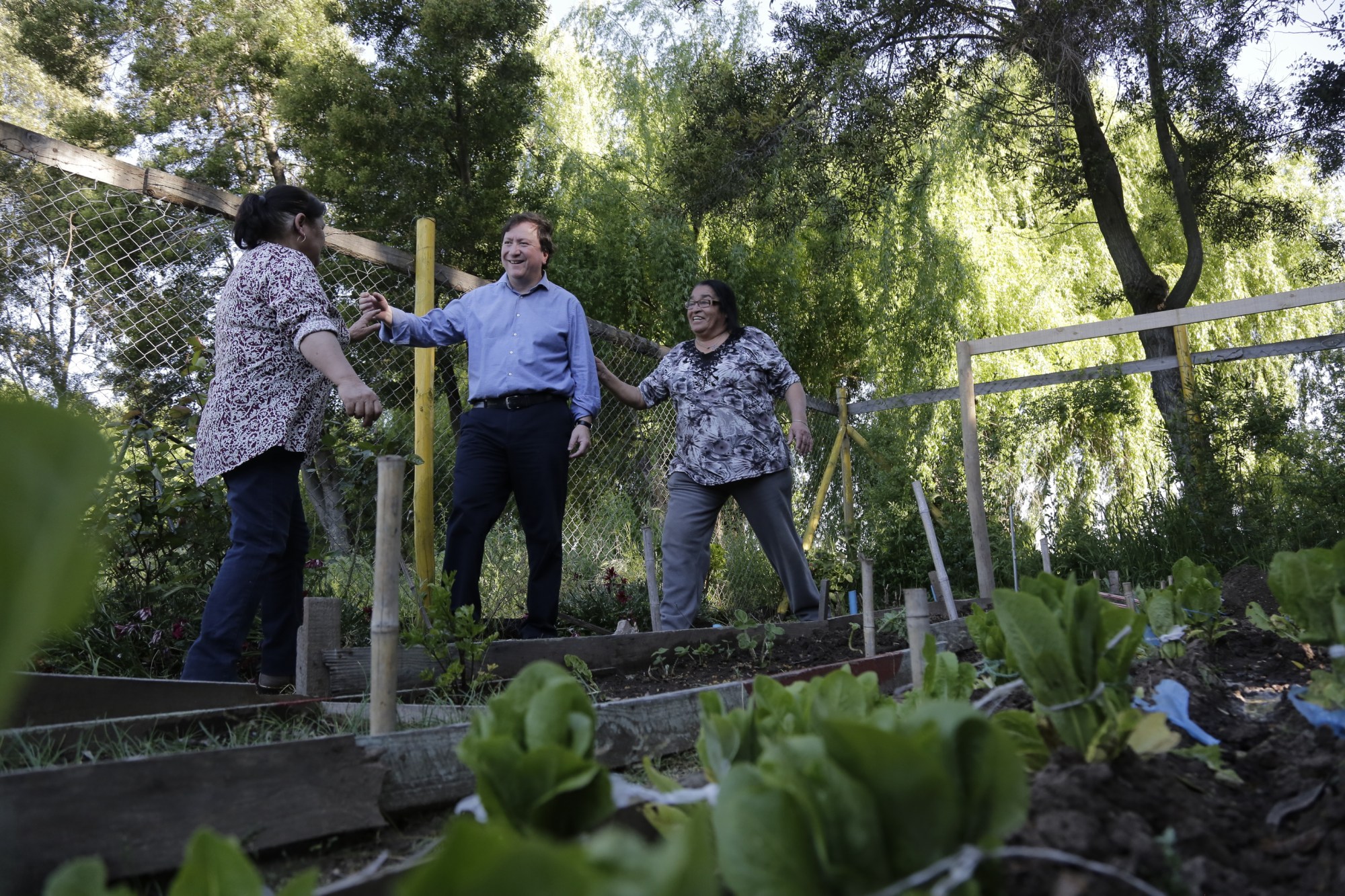 Alcalde-apoyando-Huertos-Comunitarios