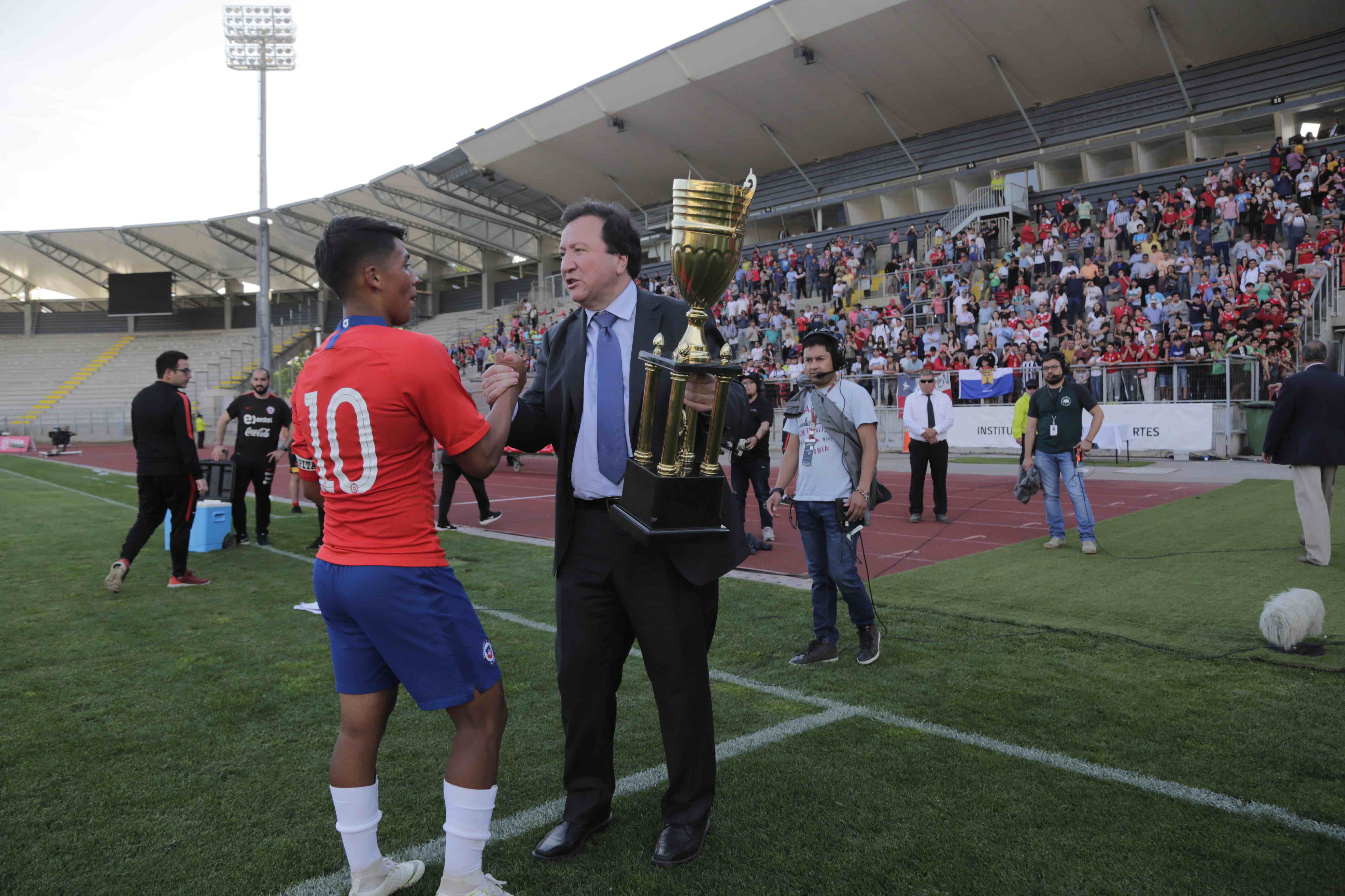 Talca vivió una gran fiesta deportiva con la victoria por 1-0 de la Roja sub 20 ante Uruguay