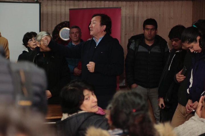 Alcalde informa a comunidad avances proyecto de alcantarillado en sector Huilquilemu