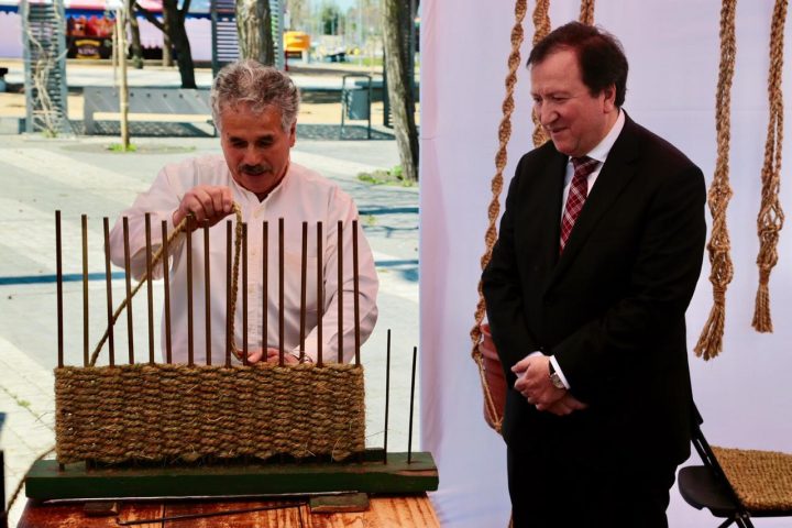 8F6DD895-F111-409B-8F14-0AA794A64E13