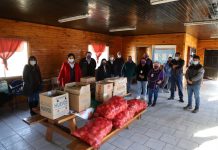 Trabajadores de Dirección del Tránsito de Talca hacen aporte a olla común vecinal