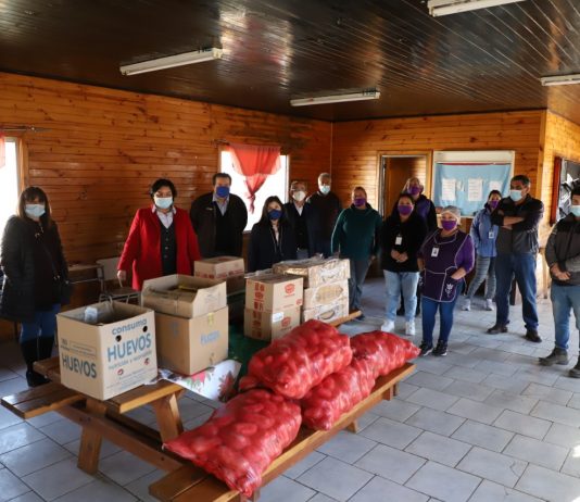 Trabajadores de Dirección del Tránsito de Talca hacen aporte a olla común vecinal