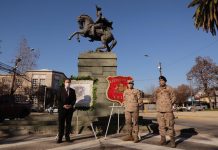 Alcalde de Talca deposita ofrenda floral para homenajear a Bernardo O’Higgins