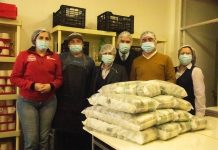 Funcionarios entregan 120 kilos de arroz a los comedores solidarios de la comuna