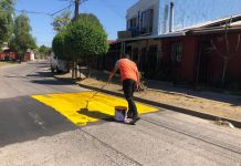 Alcalde, Juan Carlos Díaz, continúa supervisando los trabajos operativos de pavimentación de baches en distintos sectores de la comuna.