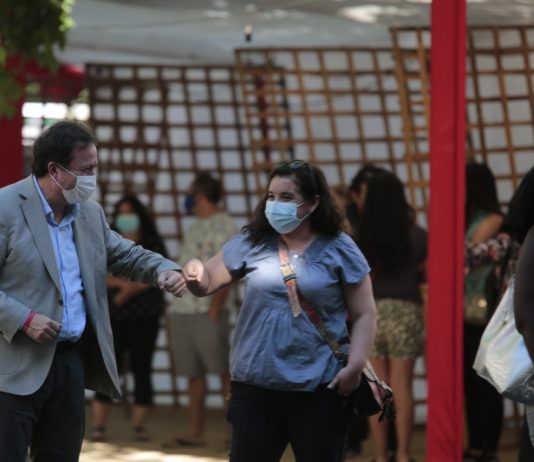 Municipio dispone medidas sanitarias para el funcionamiento de las ferias navideñas en Talca