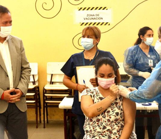 Municipalidad de Talca comenzó vacunación a personal de la educación municipal de la comuna