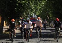 Alcalde Juan Carlos Díaz destaca emprendimiento de ciclotour que busca rescatar patrimonio talquino con recorridos en bicicleta
