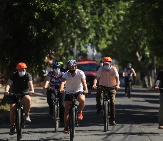 Alcalde Juan Carlos Díaz destaca emprendimiento de ciclotour que busca rescatar patrimonio talquino con recorridos en bicicleta