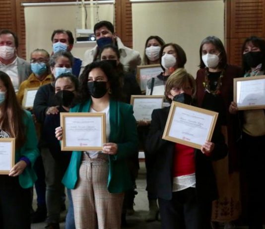 Concejo Municipal de Talca entrega reconocimiento a 13 mujeres por su aporte en materias de género