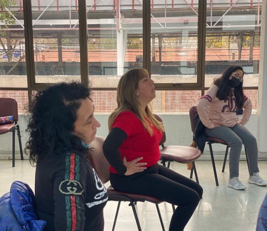 Usuarias del Programa Mujeres Jefas de Hogar aprenden técnicas de Reiki