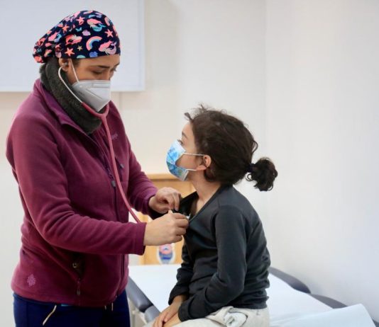 Alcalde Juan Carlos Díaz aumenta 600 horas mensuales de atención médica en Cesfam Bicentenario