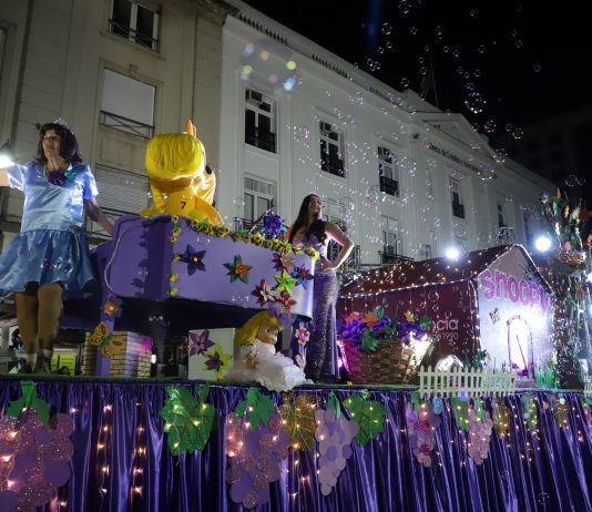 Más de 65 mil personas fueron parte del desfile de carros alegóricos de la Fiesta de la Primavera