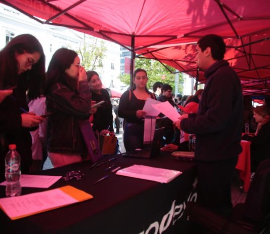 Éxito de concurrencia tuvo la Feria Laboral OMIL 2023