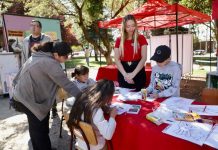 Municipio realiza feria inclusiva en concientización del TEA en plaza Las Heras