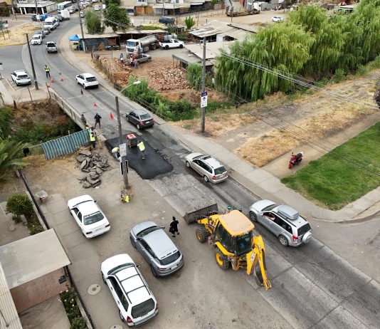 Municipios de Talca y Maule realizan mejoras en puente que conecta ambas comunas a la altura de Villa Francia