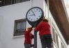 Innovación municipal permite recuperar y modernizar histórico Reloj Seiko de la Plaza de Armas de Talca