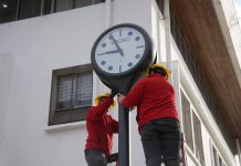 Innovación municipal permite recuperar y modernizar histórico Reloj Seiko de la Plaza de Armas de Talca