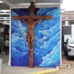 Cristo de madera vuelve a recibir a locatarios y visitantes en el Mercado Provisorio de Talca